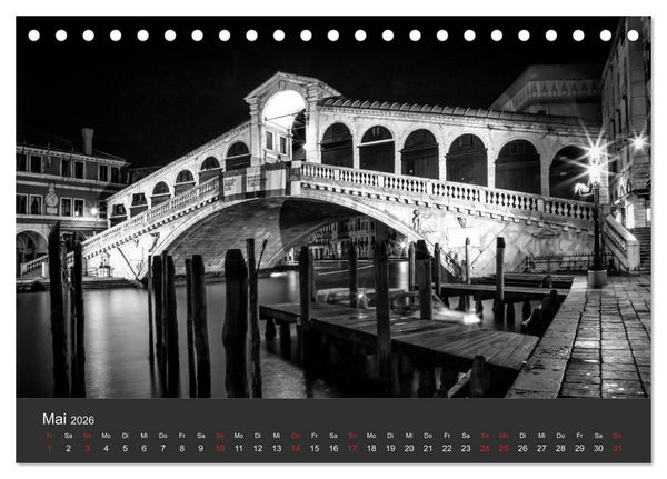 Produktbild: URBANE FOTOGRAFIE Zw&ouml;lf klassische Impressionen (Tischkalender 2026 DIN A5 quer), CALVENDO Monatskalender