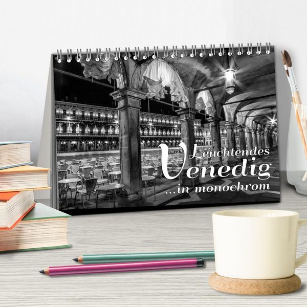 Produktbild: Leuchtendes Venedig &hellip;in monochrom (Tischkalender 2026 DIN A5 quer), CALVENDO Monatskalender