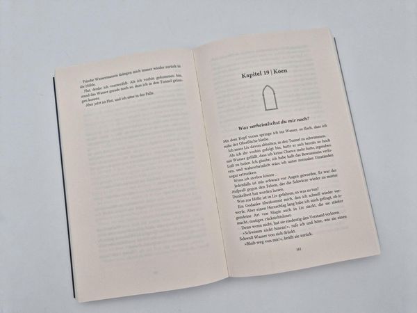 Produktbild: A Legacy of Silk and Blood