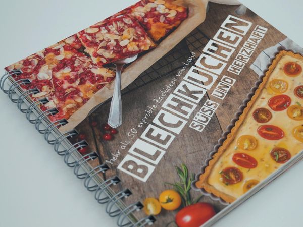 Produktbild: Blechkuchen: s&uuml;&szlig; und herzhaft