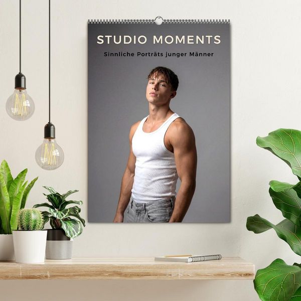 Produktbild: Studio Moments - Sinnliche Portr&auml;ts junger M&auml;nner (Wandkalender 2027 DIN A2 hoch), CALVENDO Monatskalender