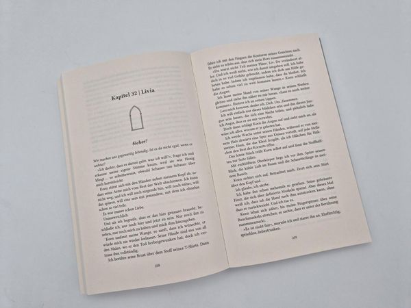 Produktbild: A Legacy of Silk and Blood