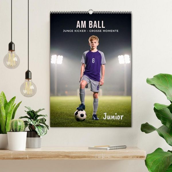 Produktbild: Am Ball Junior - Junge Kicker - Gro&szlig;e Momente (Wandkalender 2027 DIN A2 hoch), CALVENDO Monatskalender
