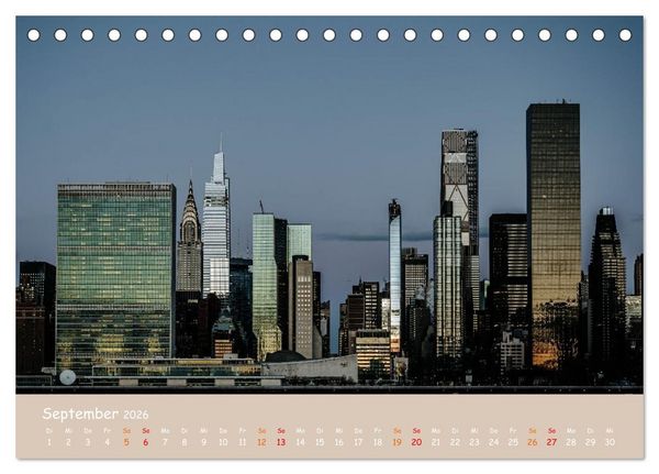Produktbild: City Lights &ndash; New York im Fokus (Tischkalender 2026 DIN A5 quer), CALVENDO Monatskalender