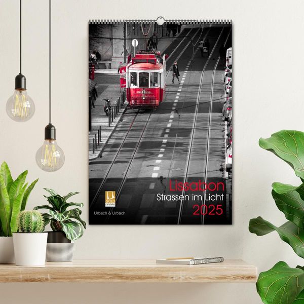 Produktbild: Lissabon Stra&szlig;en im Licht (Wandkalender 2025 DIN A2 hoch), CALVENDO Monatskalender