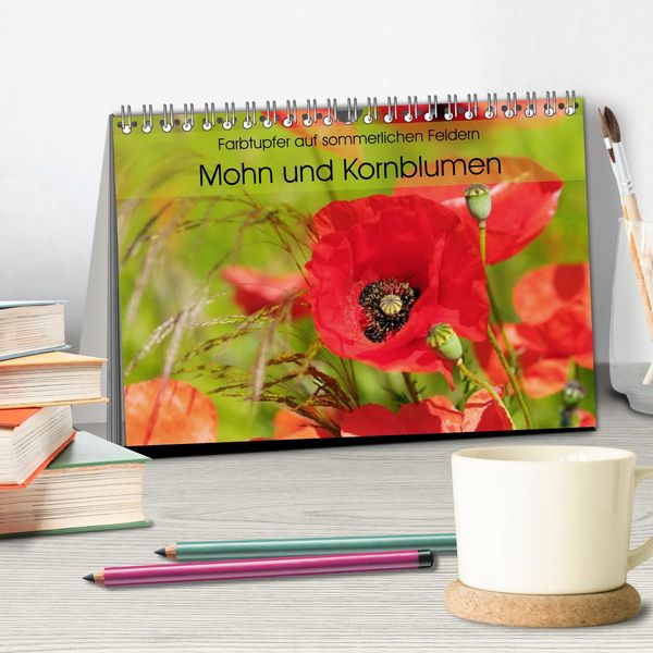 Produktbild: Farbtupfer auf sommerlichen Feldern - Mohn und Kornblumen (Tischkalender 2026 DIN A5 quer), CALVENDO Monatskalender