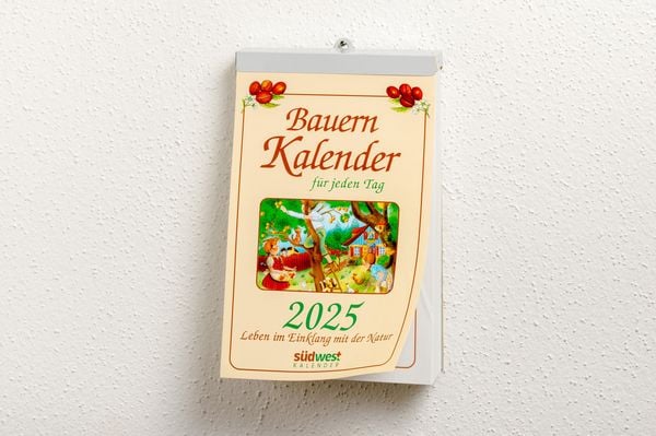 Produktbild: Bauernkalender für jeden Tag 2025 - Leben im Einklang mit der Natur - Tagesabreißkalender zum Aufhängen, mit stabiler Blechbindung 13,0 x 21,1 cm