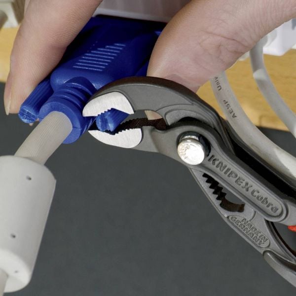 Produktbild: Knipex-Werk Cobra-Wasserp.-Zange 87 01 125