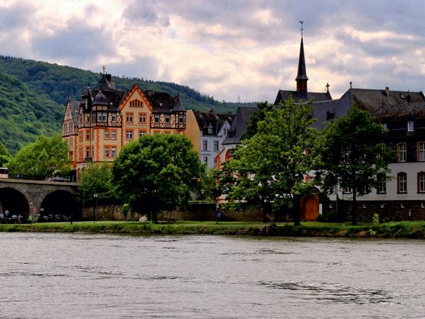 Produktbild: CALVENDO Puzzle Ein Motiv aus dem Kalender Eine Perle an der Mosel - Bernkastel-Kues | 1000 Teile Lege-Gr&ouml;&szlig;e 64x48cm Foto-Puzzle f&uuml;r gl&uuml;ckliche Stunden
