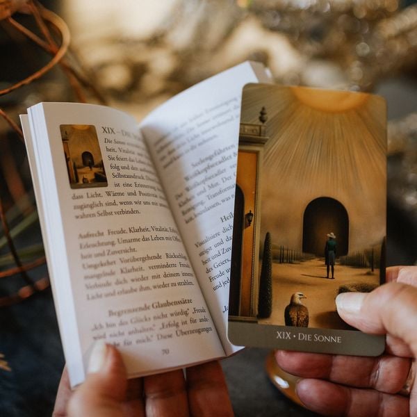 Produktbild: Christephania Tarot - 78 farbige Tarotkarten und ein 176-seitiges Booklet mit Deutungen und Legungen (nostalgisches, hochwertiges Tarotdeck)