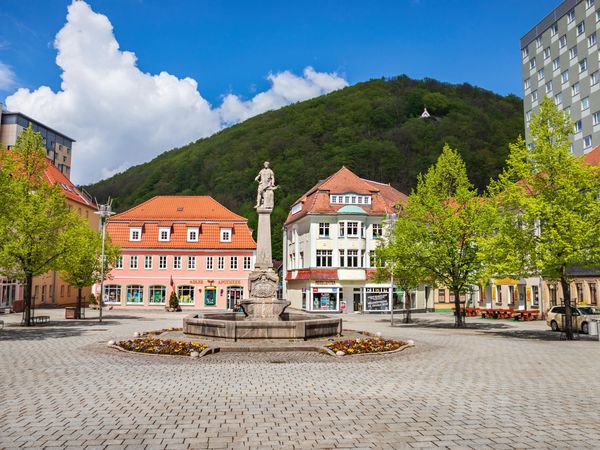Produktbild: CALVENDO Puzzle Ein Motiv aus dem Kalender Suhl - die th&uuml;ringische Waffenmetropole | 1000 Teile Lege-Gr&ouml;&szlig;e 64x48cm Foto-Puzzle f&uuml;r gl&uuml;ckliche Stunden