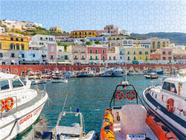 Produktbild: CALVENDO Puzzle Der kleine Fischereihafen der Insel Ponza in Latium, Italien. | 1000 Teile Lege-Gr&ouml;&szlig;e 64x48cm Foto-Puzzle f&uuml;r gl&uuml;ckliche Stunden