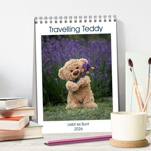 Produktbild: Travelling Teddy liebt es Bunt (Tischkalender 2026 DIN A5 hoch), CALVENDO Monatskalender