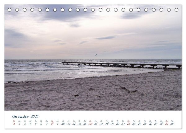 Produktbild: Seebr&uuml;cken an der Ostsee - Aufs Meer laufen und die frische Ostseebrise genie&szlig;en (Tischkalender 2026 DIN A5 quer), CALVENDO Monatskalender