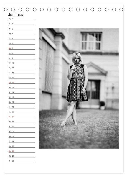 Produktbild: Mode in schwarz und wei&szlig; (Tischkalender 2026 DIN A5 hoch), CALVENDO Monatskalender