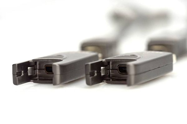 Produktbild: Digitus HDMI Anschlusskabel HDMI-A Stecker 20 m Schwarz AK-330127-200-S 4K UHD, dreifach geschirmt, Flexibel, Gesamtschirm, Geschirmt, Halogenfrei