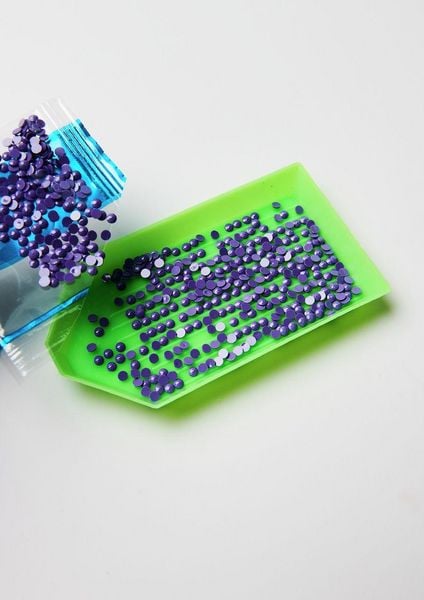 Produktbild: Diamond Painting DIY-Set, Bild auf Leinwand, Funkelnder Blumenkranz // &Oslash; 20 cm. 14-teilig