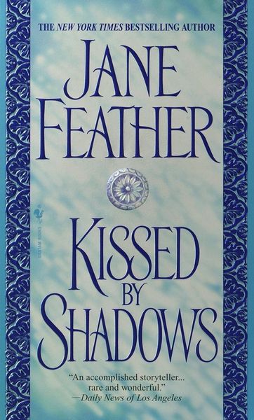 Produktbild: Kissed by Shadows