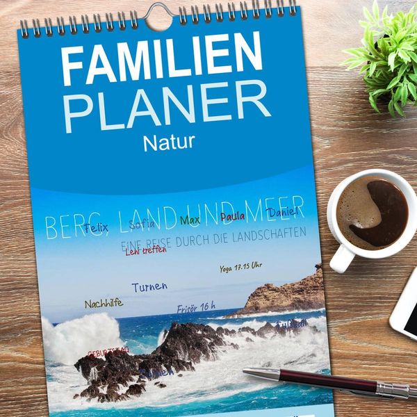 Produktbild: Familienplaner 2026 - Berg, Land und Meer - Eine Reise durch die Landschaften mit 5 Spalten (Wandkalender, 21 x 45 cm) CALVENDO