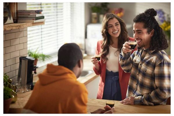 Produktbild: Philips CSA230/69 CSA230/69 Kaffeepadmaschine Schwarz mit Hei&szlig;wasserauslass, One Touch