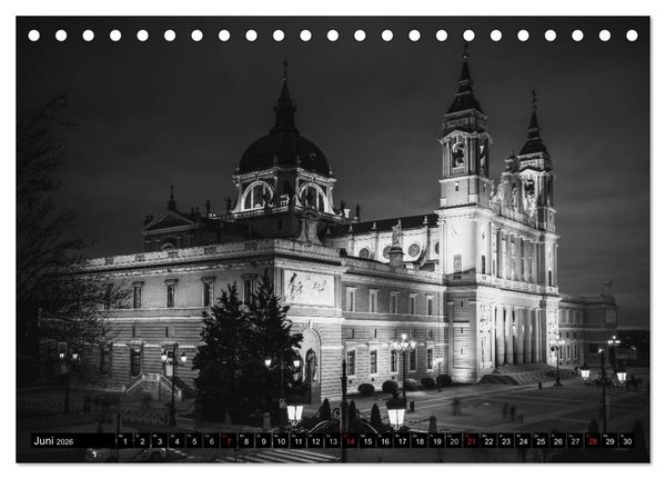 Produktbild: Madrid - Schwarz-Wei&szlig; Impressionen (Tischkalender 2026 DIN A5 quer), CALVENDO Monatskalender