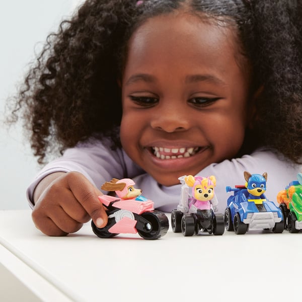 Produktbild: PAW Patrol: Der Mighty Kinofilm, 7-teiliges Pup Squad Racers-Geschenkset mit Liberty-Spielzeugauto, geeignet f&uuml;r Kinder ab 3 Jahren