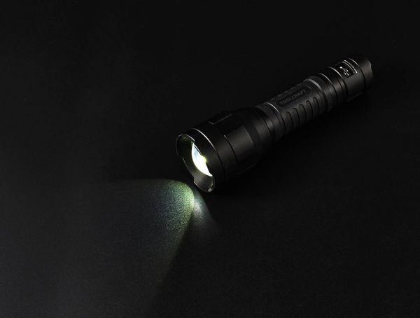 Produktbild: TOOLCRAFT TO-10153320 Taschenlampe Einstellbare Punktgr&ouml;&szlig;e, verstellbar, mit USB-Schnittstelle Li-Ionen Akkus 1100 lm 30 h 228 g