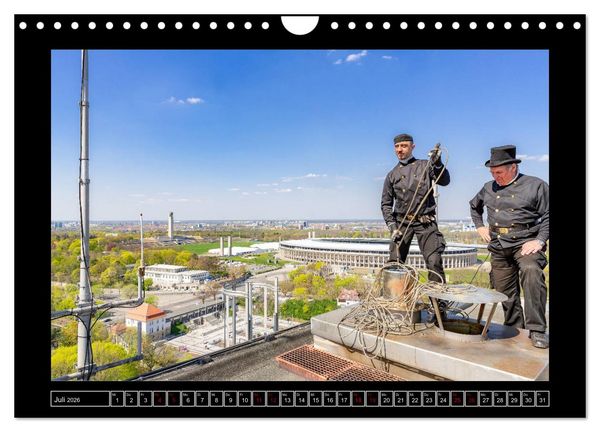 Produktbild: Schornsteinfeger &uuml;ber Berlin - Die Gl&uuml;cksbringer auf den D&auml;chern der Hauptstadt (Wandkalender 2026 DIN A4 quer), CALVENDO Monatskalender