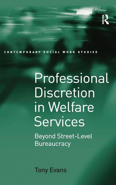 Produktbild: Professional Discretion in Welfare Services