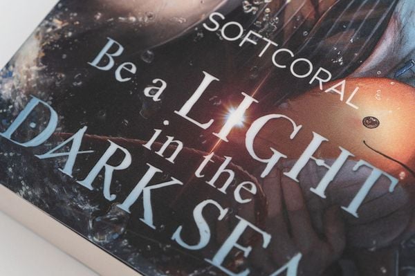 Produktbild: Be a Light in the Dark Sea 1