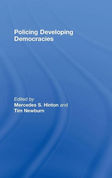 Produktbild: Policing Developing Democracies
