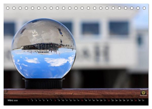 Produktbild: Glaskugel, Die Welt ist eine Kugel (Tischkalender 2026 DIN A5 quer), CALVENDO Monatskalender