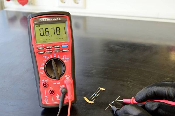 Produktbild: Benning MM 7-2 Hand-Multimeter digital LoZ CAT III 1000 V, CAT IV 600 V Anzeige (Counts): 60000