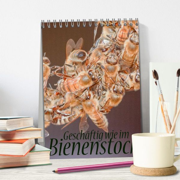 Produktbild: Gesch&auml;ftig wie im Bienenstock (Tischkalender 2026 DIN A5 hoch), CALVENDO Monatskalender
