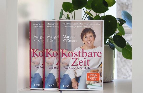Produktbild: Kostbare Zeit &ndash; Das Buch f&uuml;r Gro&szlig;eltern