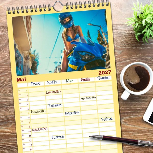 Produktbild: Familienplaner 2027 - Schnelle Bikes und Starke Frauen mit 5 Spalten (Wandkalender, 21 x 45 cm) CALVENDO