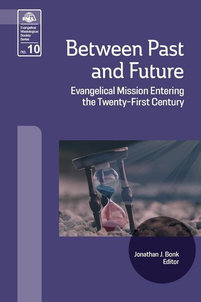 Produktbild: Between Past and Future