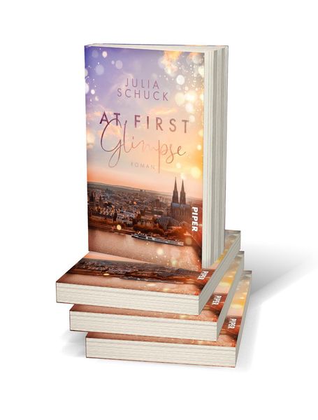Produktbild: At First Glimpse