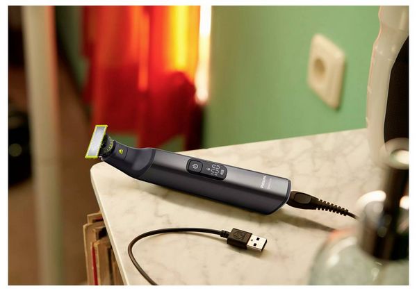 Produktbild: Philips OneBlade Pro 360 K&ouml;rperhaartrimmer, Pr&auml;zisions Trimmer, Rasierer Chrom