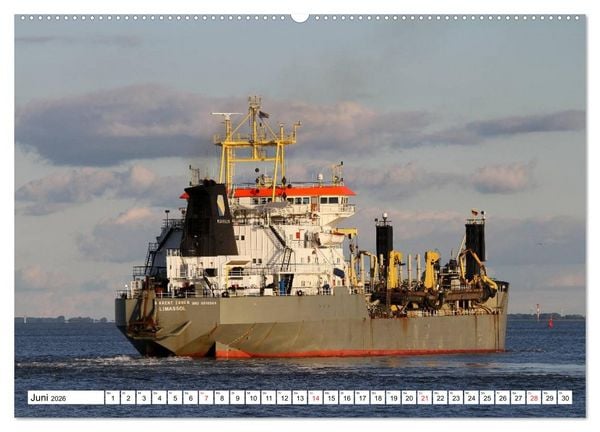 Produktbild: Dicke P&ouml;tte im Hafen und auf gro&szlig;er Fahrt (hochwertiger Premium Wandkalender 2026 DIN A2 quer), Kunstdruck in Hochglanz