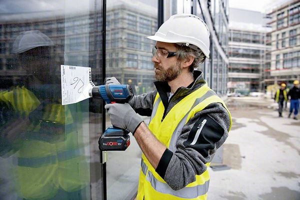 Produktbild: Bosch Professional 06012A6501 GHG 18V-50 solo Hei&szlig;luftgebl&auml;se ohne Akku, ohne Ladeger&auml;t, inkl. Koffer