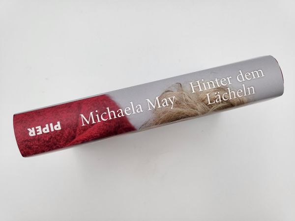 Produktbild: Hinter dem L&auml;cheln