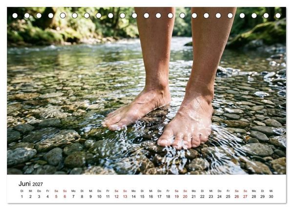 Produktbild: Unten Ohne - Barfu&szlig; durchs Jahr (Tischkalender 2027 DIN A5 quer), CALVENDO Monatskalender