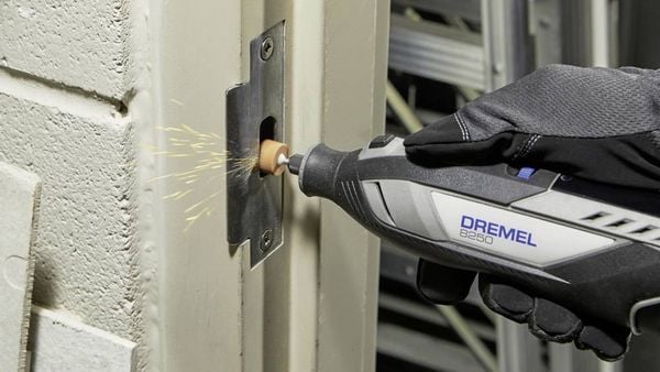 Produktbild: Dremel 8250-5 12V Akku-Multitool F0138250JA Multifunktionswerkzeug 12V 2Ah