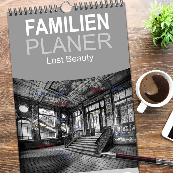Produktbild: Familienplaner 2026 - Lost Beauty mit 5 Spalten (Wandkalender, 21 x 45 cm) CALVENDO