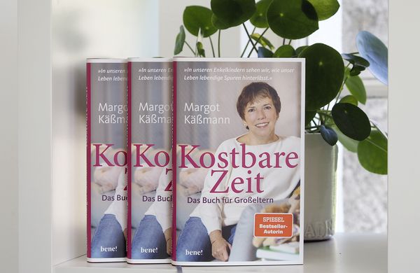 Produktbild: Kostbare Zeit &ndash; Das Buch f&uuml;r Gro&szlig;eltern