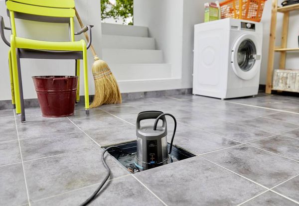 Produktbild: GARDENA 11000 aquasensor 09034-61 Klarwasser-Tauchpumpe 11.000 l/h 7 m