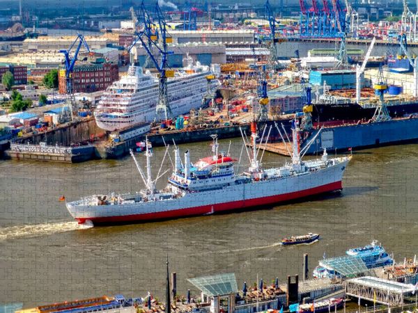 Produktbild: CALVENDO Puzzle Hamburg Hafenpanorama mit Museumsschiff Cap San Diego | 2000 Teile Lege-Gr&ouml;&szlig;e 90x67cm Foto-Puzzle f&uuml;r gl&uuml;ckliche Stunden