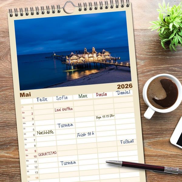 Produktbild: Familienplaner 2026 - OSTSEEK&Uuml;STE Sehnsuchtsorte in Mecklenburg-Vorpommern mit 5 Spalten (Wandkalender, 21 x 45 cm) CALVENDO