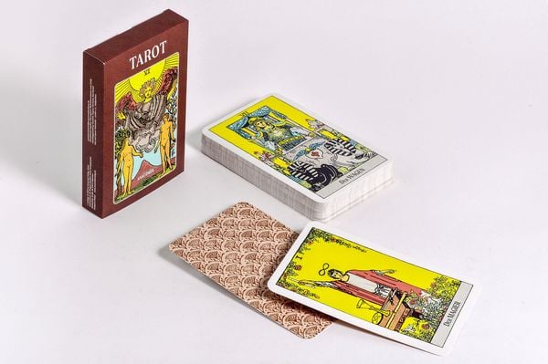 Produktbild: Tarot Deluxe. Tarotkarten im extra gro&szlig;en Format